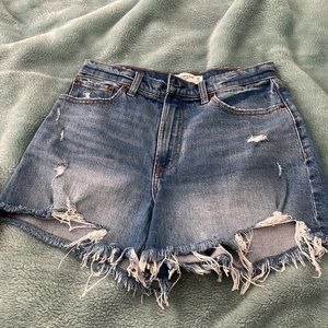 Abercrombie and fitch high rise mom short. Size 29
